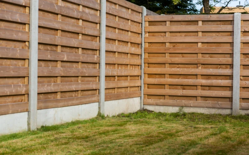 decorative-horizontal-wood-fence-with-concrete-platform
